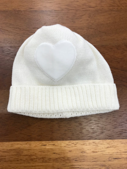 Cappello Baby Lord in lana panna con cuoricino bianco centrale peloso