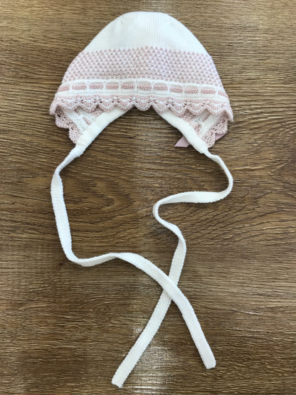 Cuffia Paz Rodriguez in lana panna con ricami rosa