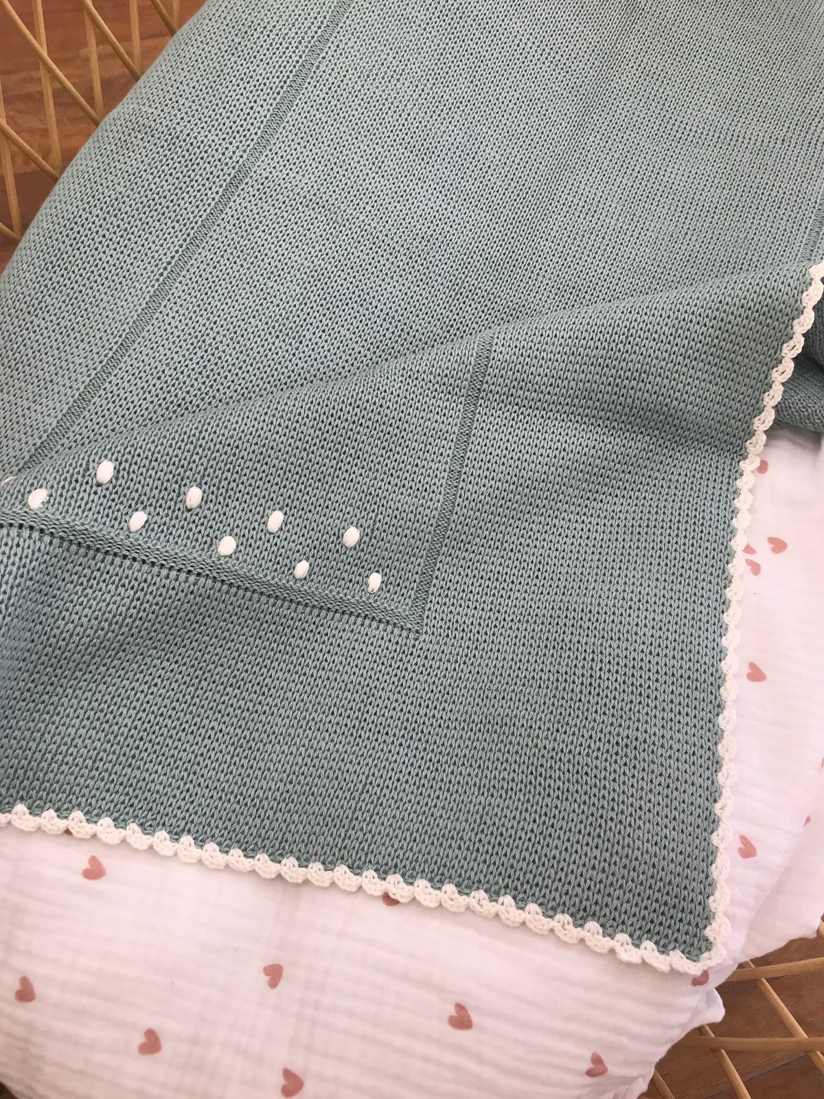 Coperta Fofettes verde menta con profilo panna e pois in rilievo