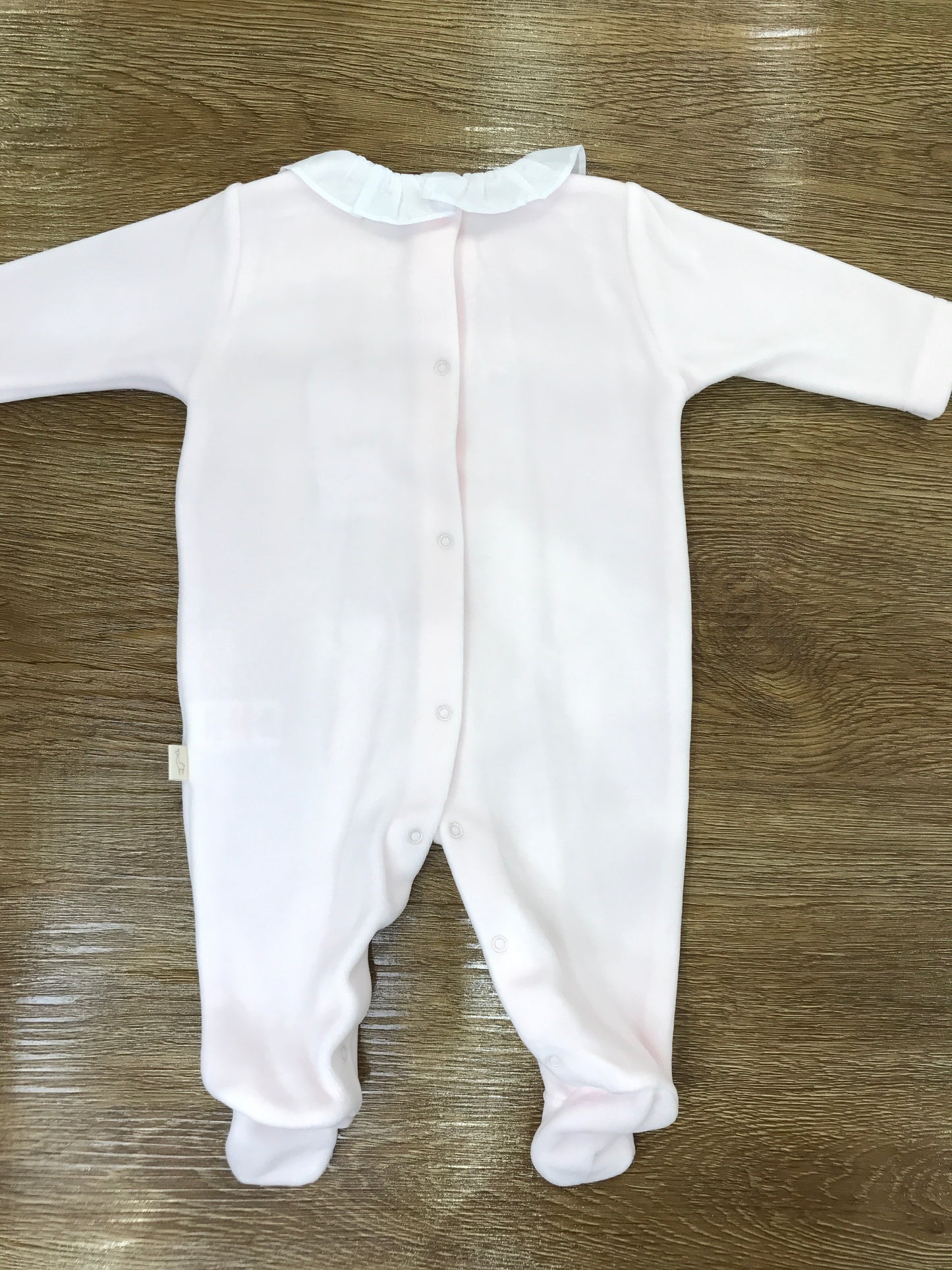Tutina Baby Gi in ciniglia intera rosa con orsetto centrale con fiocco e colletto con rusche
