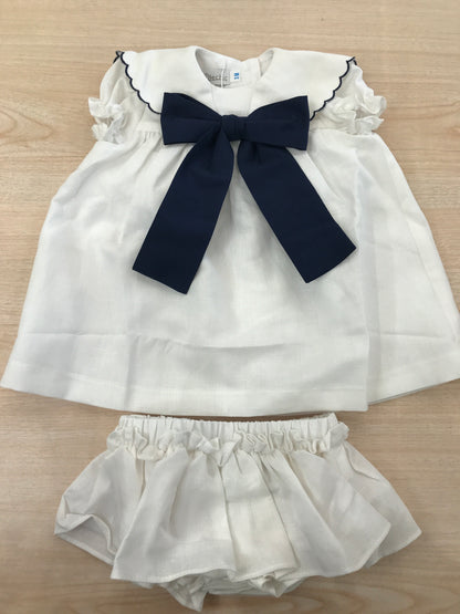 Completo Fofettes in lino due pezzi abitino mezza manica a sbuffo con colletto smerlato rifinito in celeste con fiocco centrale con culotte abbinata