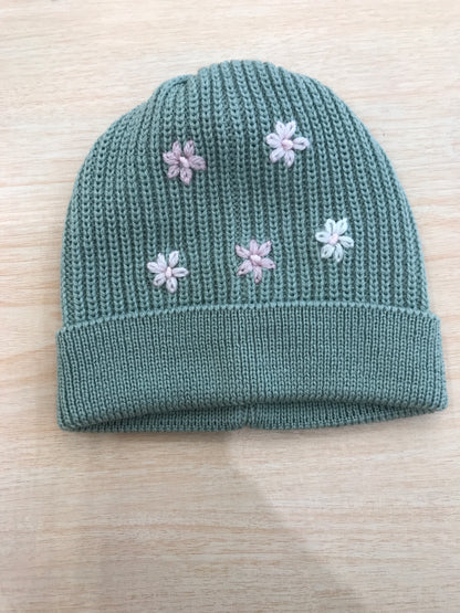 Cappello Baby Lord in lana verde a costa inglese con margherite ricamate