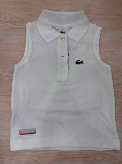 Polo Lacoste in cotone smanicata con bottoncini e logo ricamato lateralmente