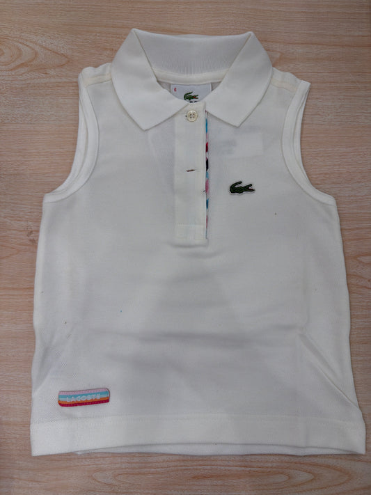 Polo Lacoste in cotone smanicata con bottoncini e logo ricamato lateralmente