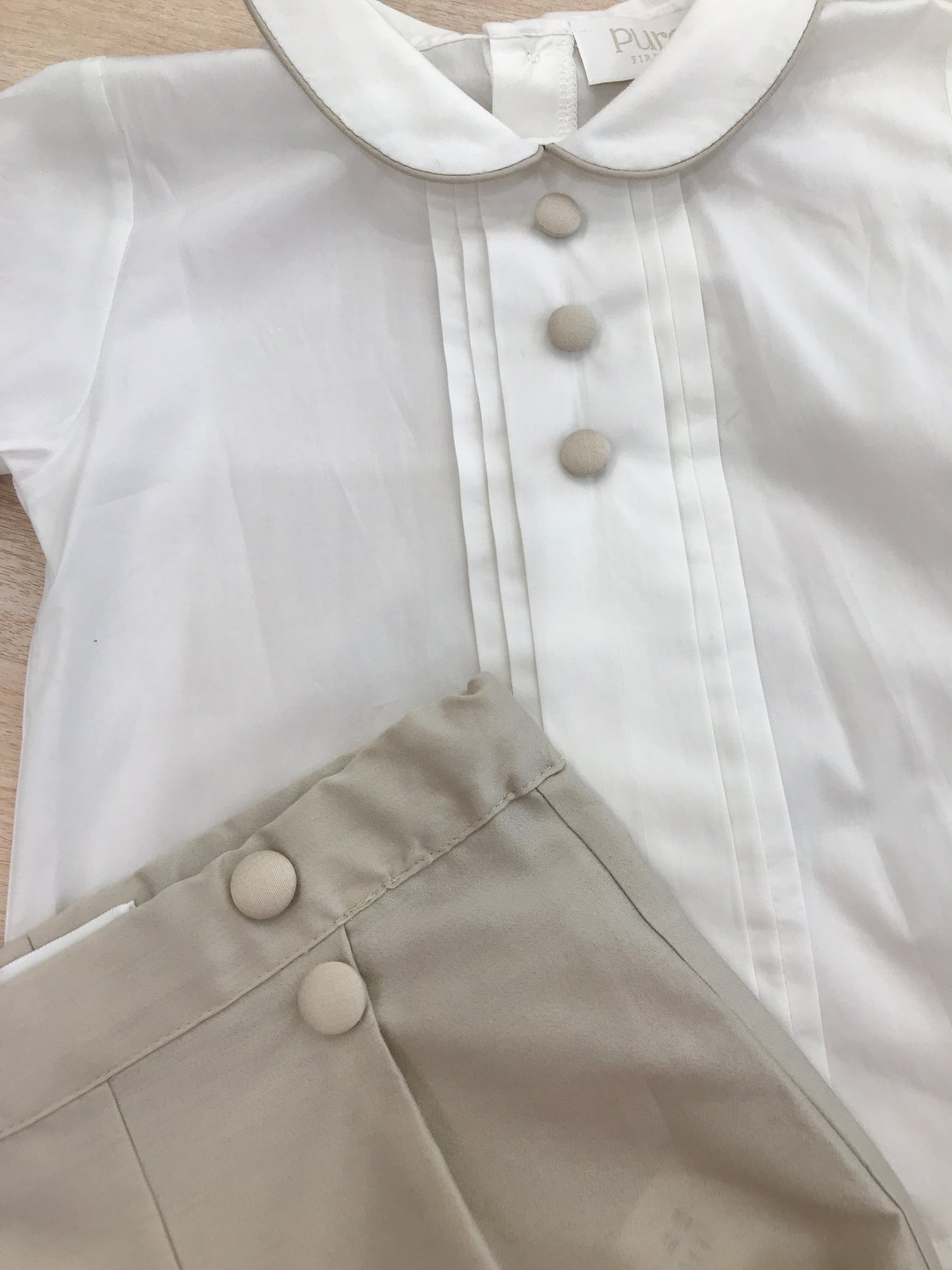 Completo Pure due pezzi in cotone camicia mezza manica con profilo tortora con bottoncini con bermuda a sbuffo
