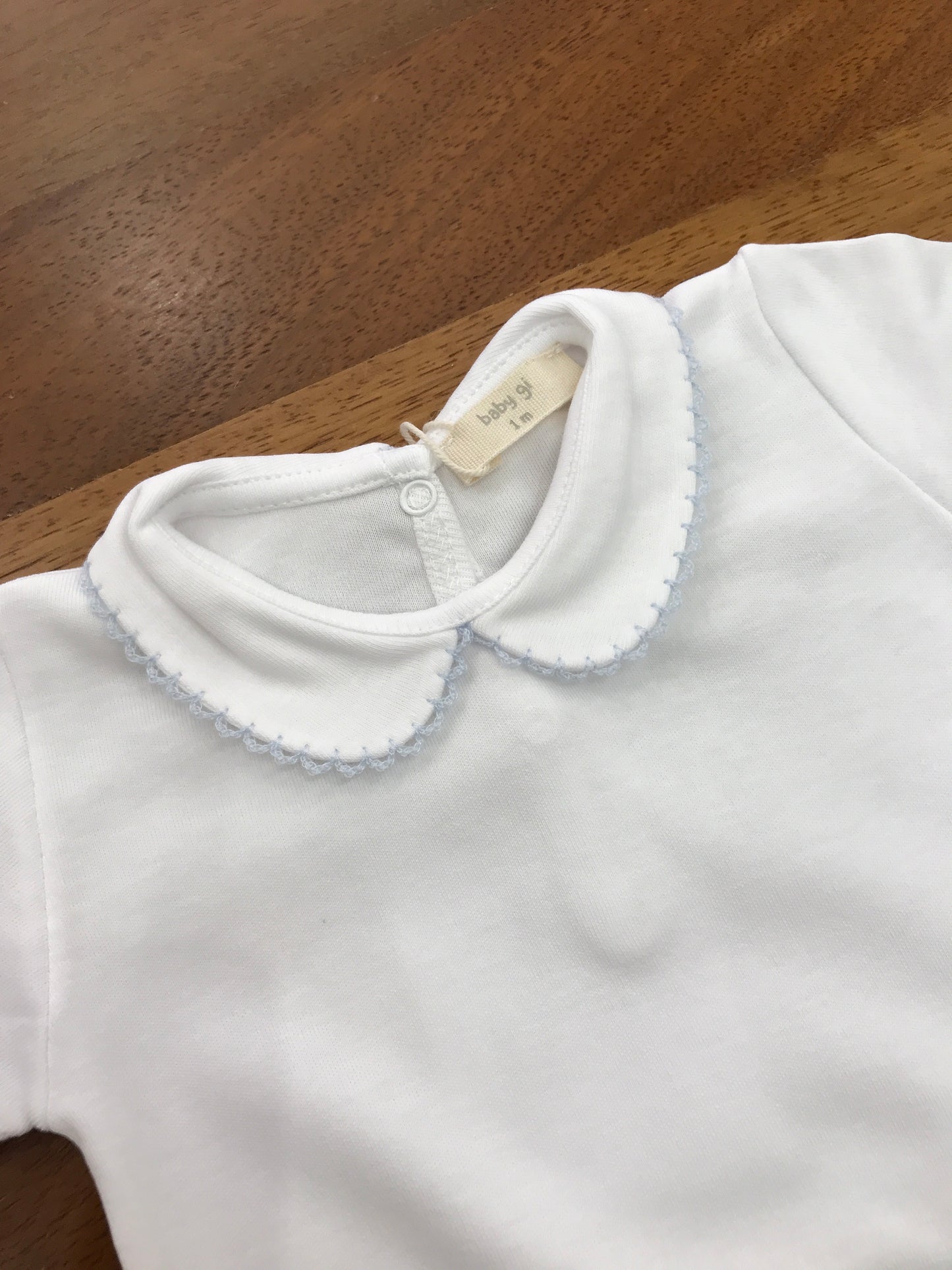 Body Baby Gi in cotone mezza manica con collo tondo rifinito in celeste