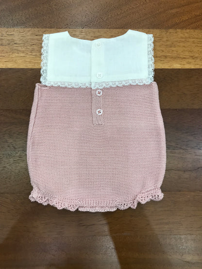 Pagliaccetto Paz Rodriguez in filo rosa antico con corpetto in lino smanicato smerlato con pizzo con ricami floreali ricamati a mano