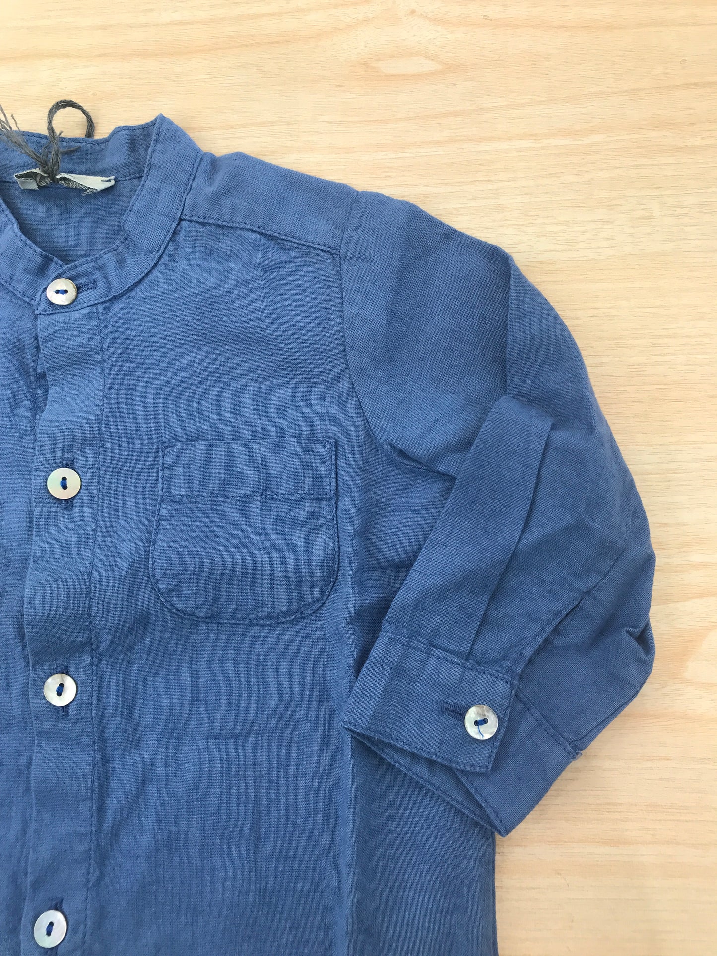 Camicia Jo Milano in lino manica lunga con taschino sul davanti con bottoncini sul davanti