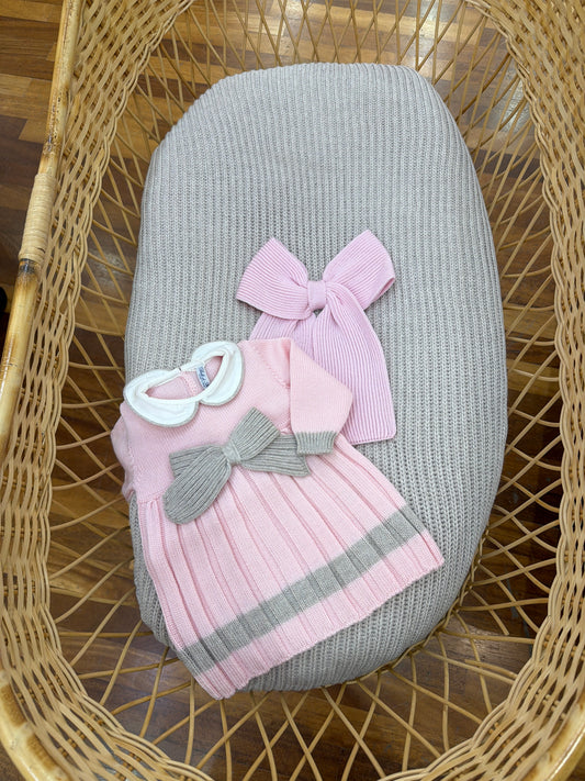 Coordinato nascita Bebè di Almy in lana tortora e rosa con fiocco coperta con abitino