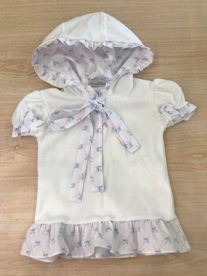 Poncho Fofettes in spugna bianca con rusche bianca con fiocchetti  mezza manica con cappuccio
