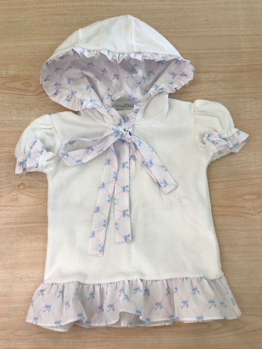 Poncho Fofettes in spugna bianca con rusche bianca con fiocchetti  mezza manica con cappuccio