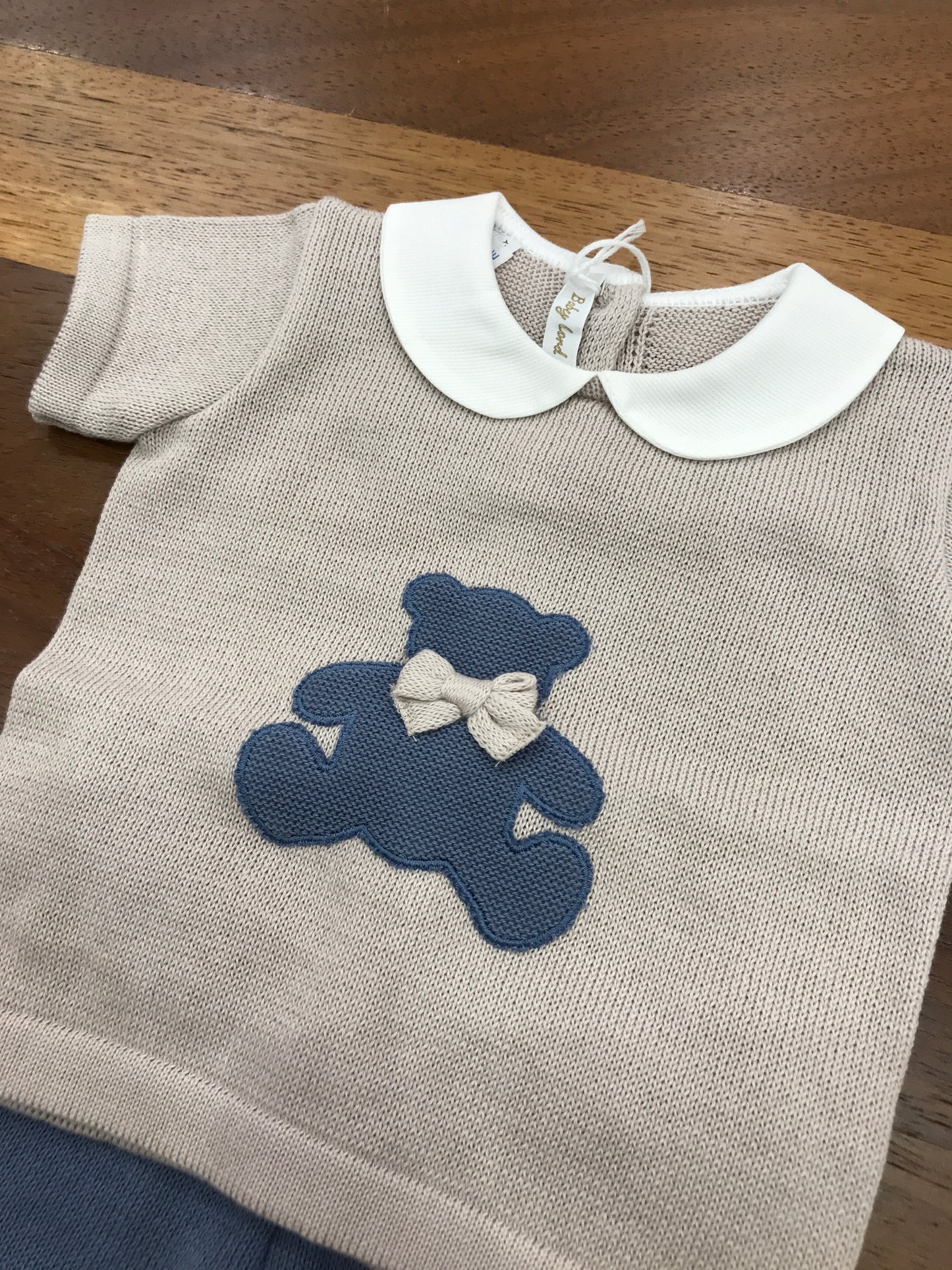 Completo Baby Lord in filo avio e tortora mezza manica con collo tondo bianco con orso centrale avio pantalone corto