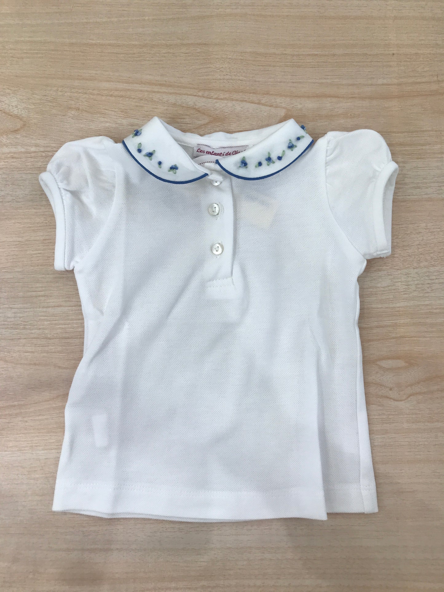 T-Shirt Les Enfants de Gisele in cotone mezza manica a sbuffo con colletto dal profilo blu con roselline ricamate su di esso