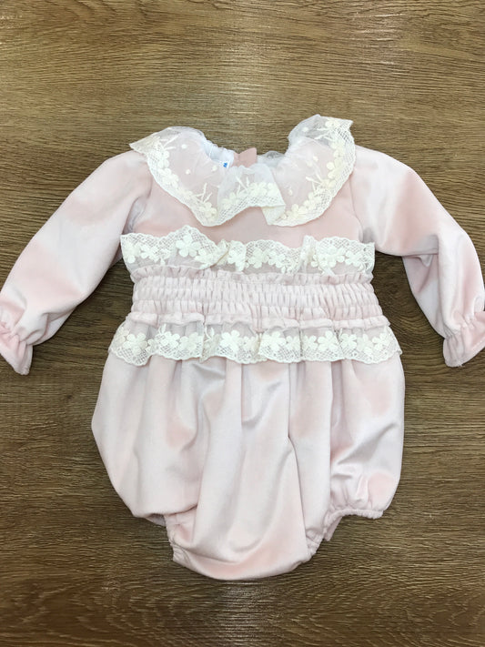 Pagliaccetto Fofettes rosa in velluto con rusche in pizzo applicata anche al centro fascia con fiocco sul retro