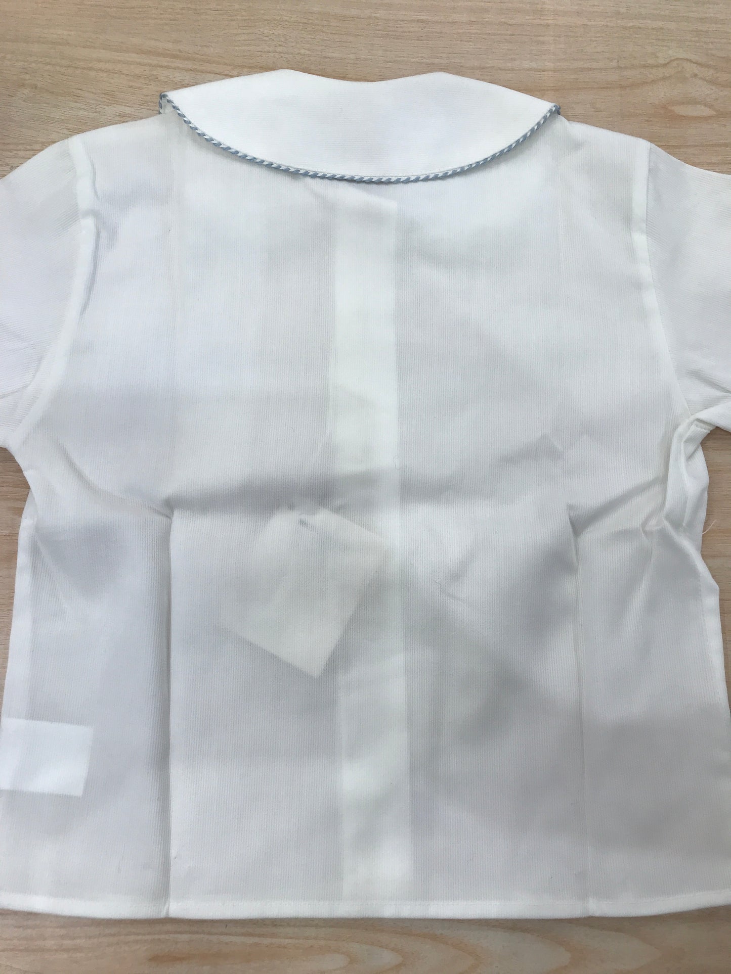 Camicia Le Club in cotone bianca manica lunga lunga con bottoncini sul davanti colletto tondo rifinito con celeste