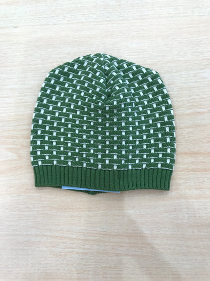 Cappello Colori Chiari infilo verde con ricami in bianco