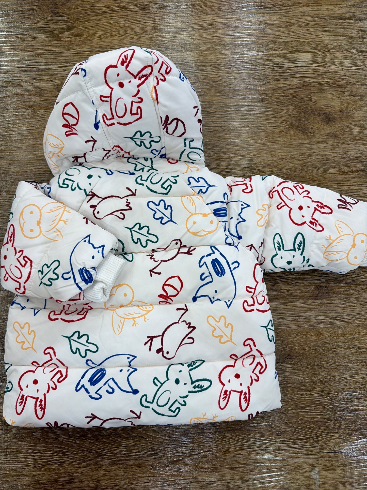 Giubbotto Petit Bateau imbottito con cappuccio con disegni di animaletti colorati