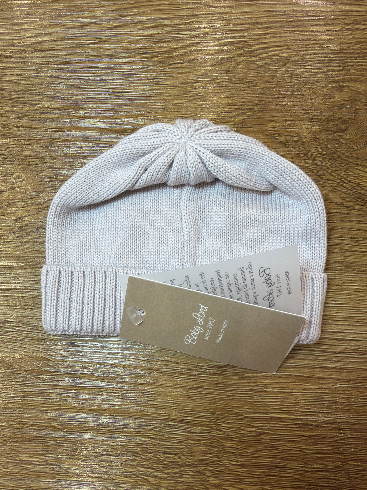 Cappello Baby Lord in lana grigio con risvolto e lavorazione di trecce sul davanti