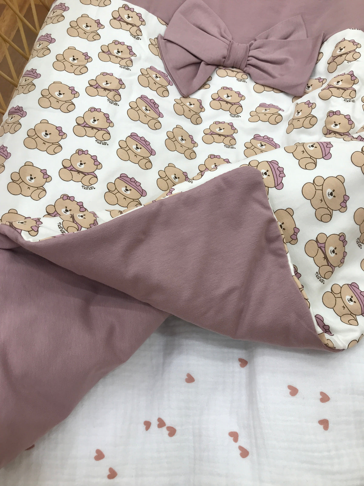 Coperta Nanan in caldo cotone con piccoli orsetti e fiocco