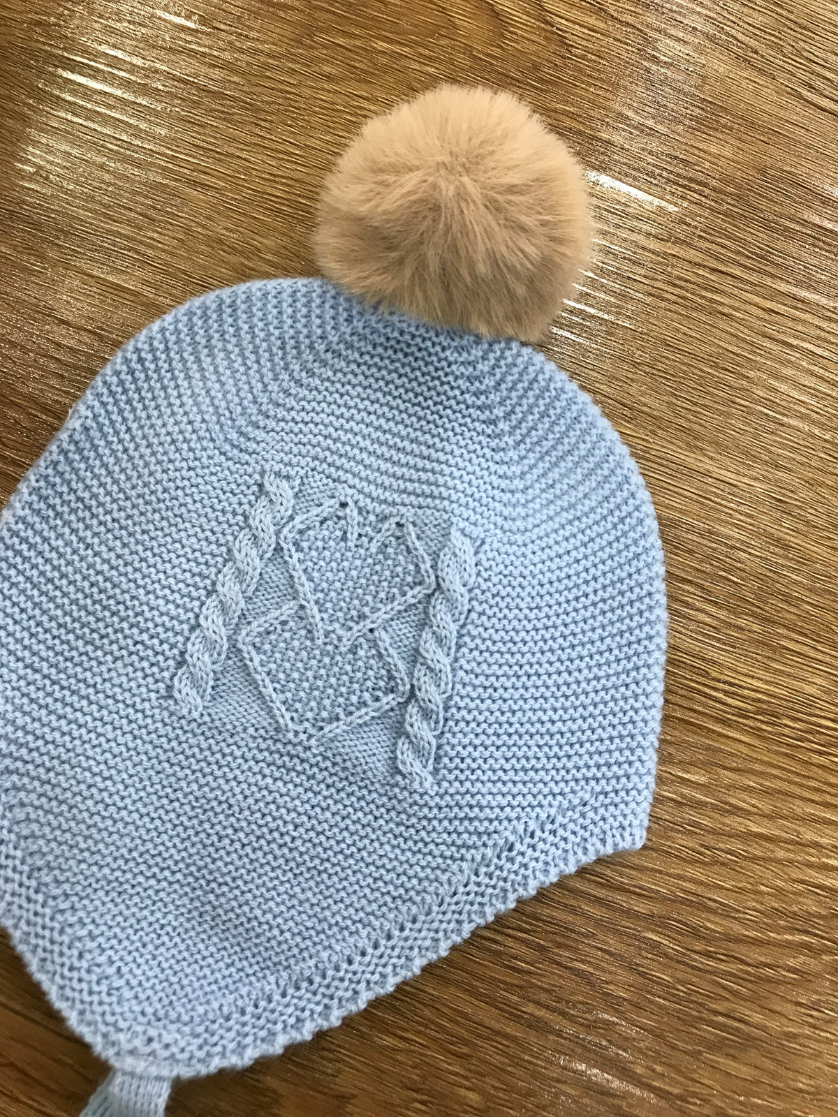 Cappello PCS con lacci per fiocchetto e pon pon
