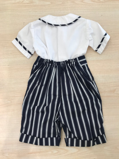 Completo Alles due pezzi camicia mezza manica con ricami blu scuro con bermuda blu a righe