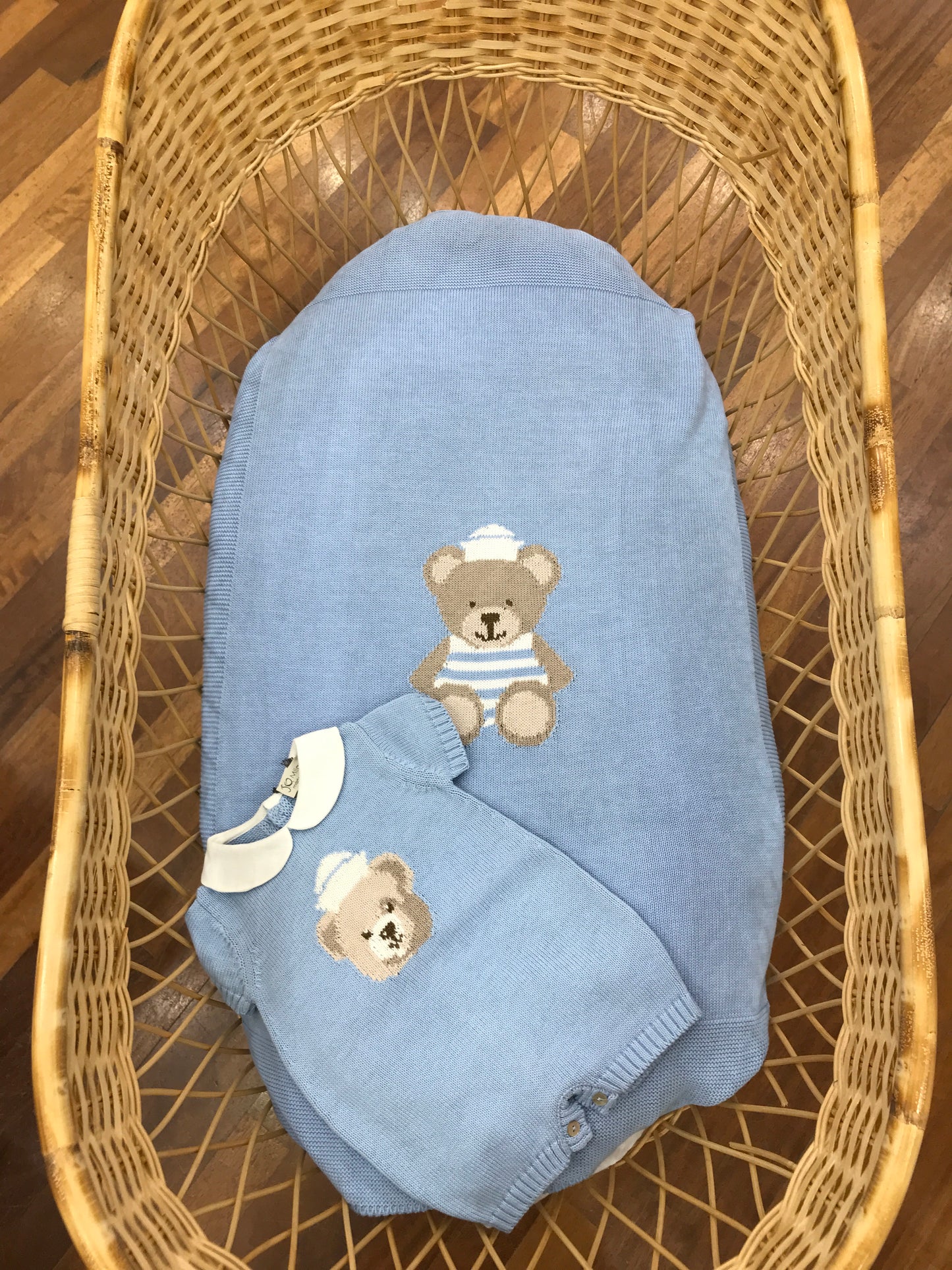 Coordinato nascita Jo milano in filo coperta con pagliaccetto con orsetto marinaio