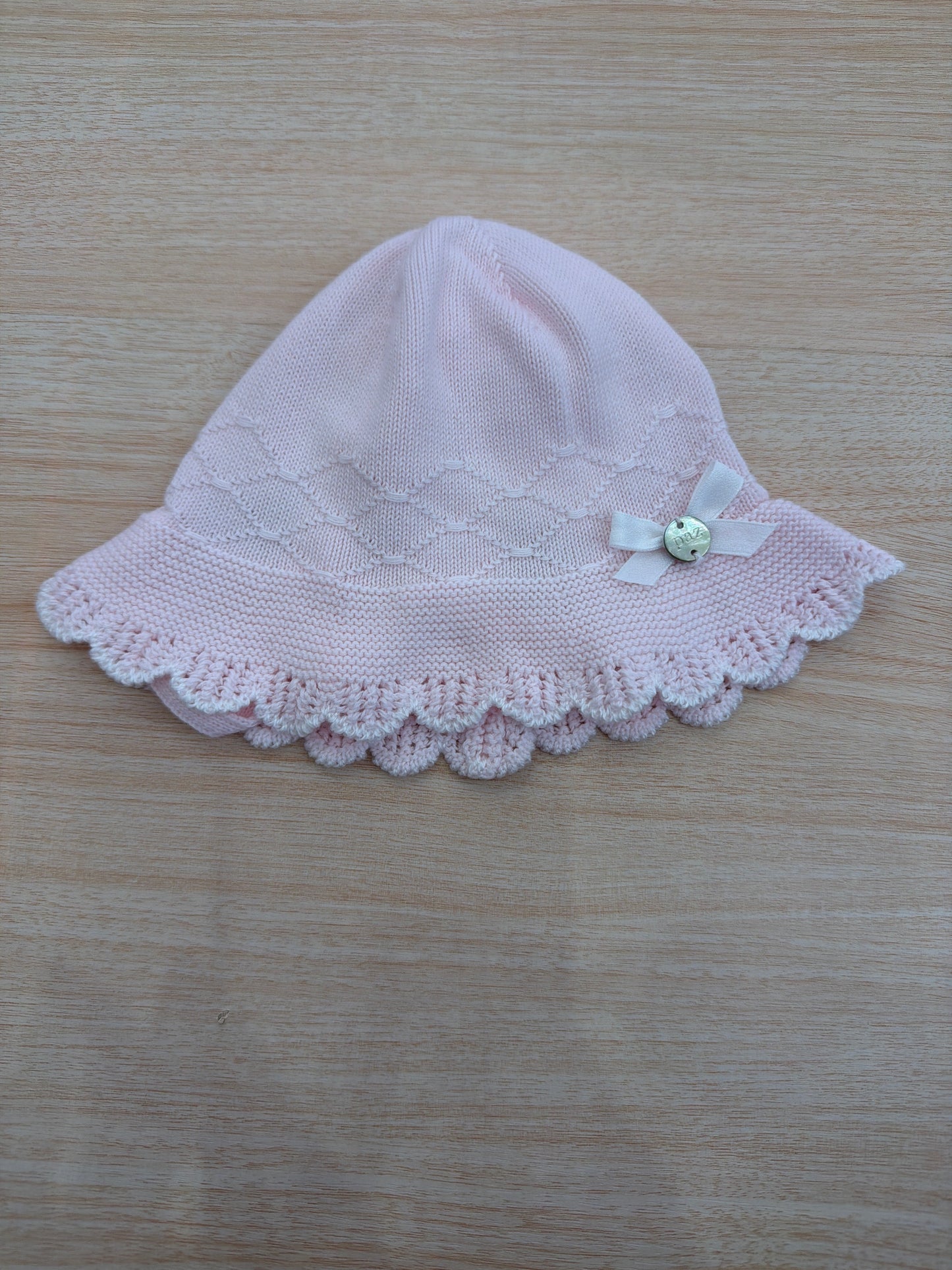Cappello Paz Rodriguez in filo con smerlo al bordo con lavorazione