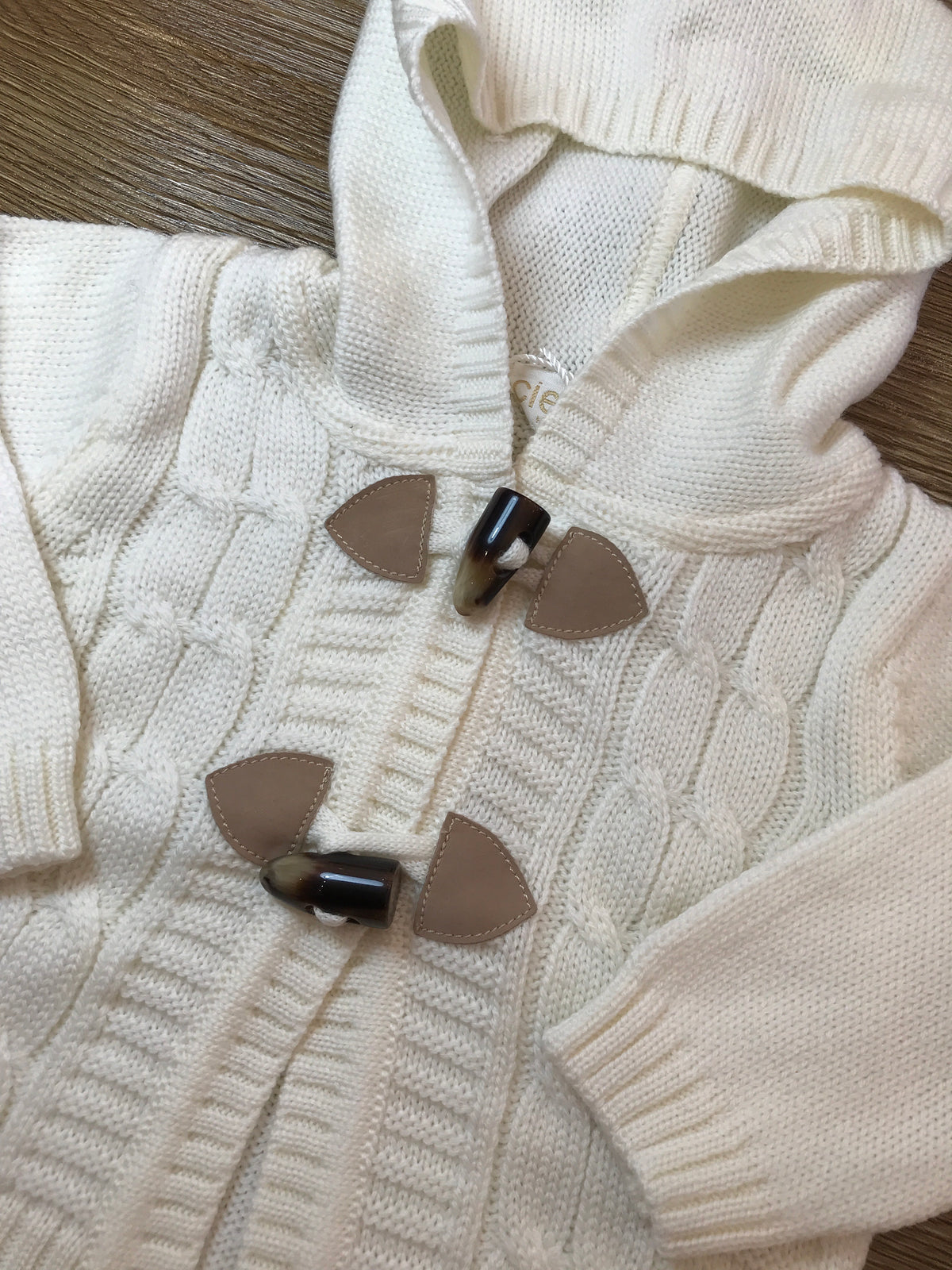 Cardigan Cielo Blu panna con cappuccio e lavorazione di trecce sul davanti