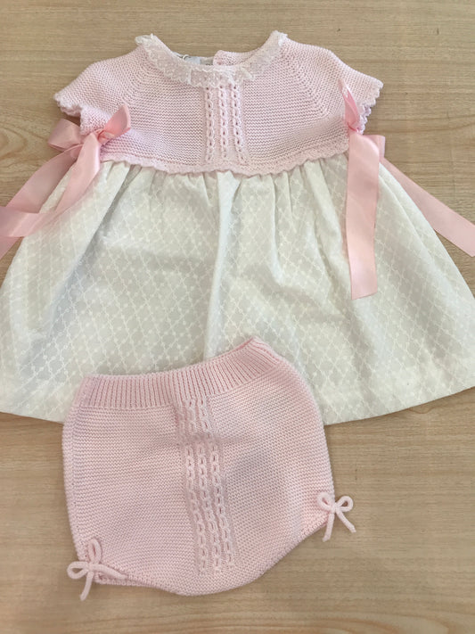 Abito PCS con corpetto in filo rosa mezza manica con fiocchetti alterali con gonna bianca con culotte