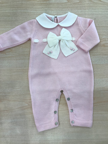 Tutina Baby Lord in lana rosa intera con passanastro e fiocco panna con roselline rosa ricamate a mano