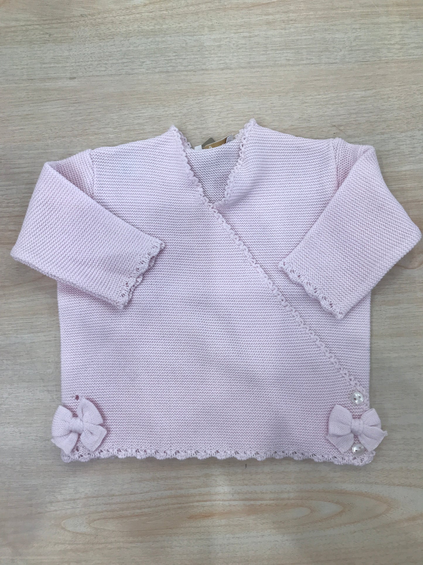 Cardigan Baby Lord in filo rosa chiusura ad incrocio con fiocchetti ai due lati