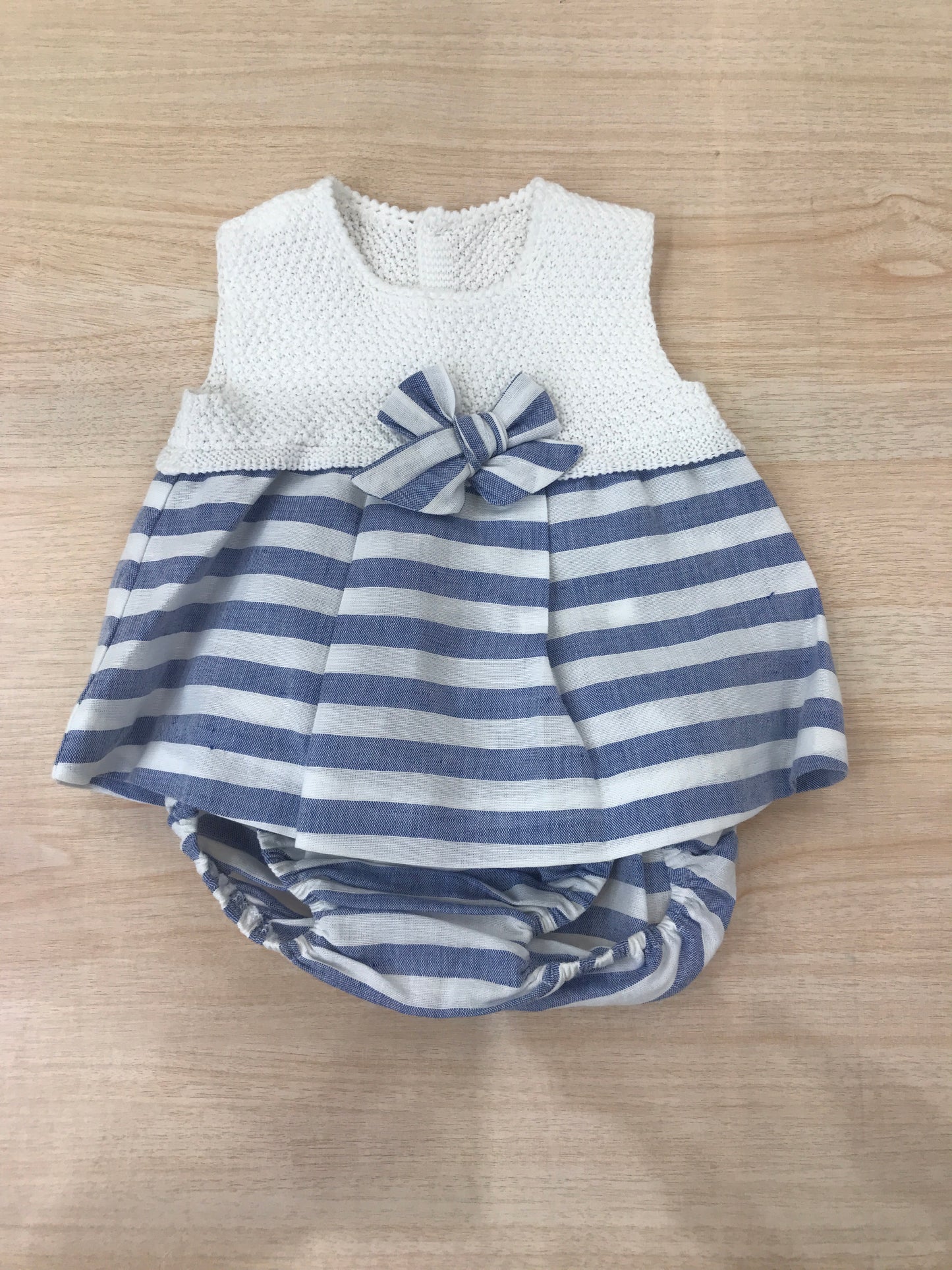 Abito Paz Rodriguez in cotone a righe bianche e blu con corpetto in filo con culotte abbinata