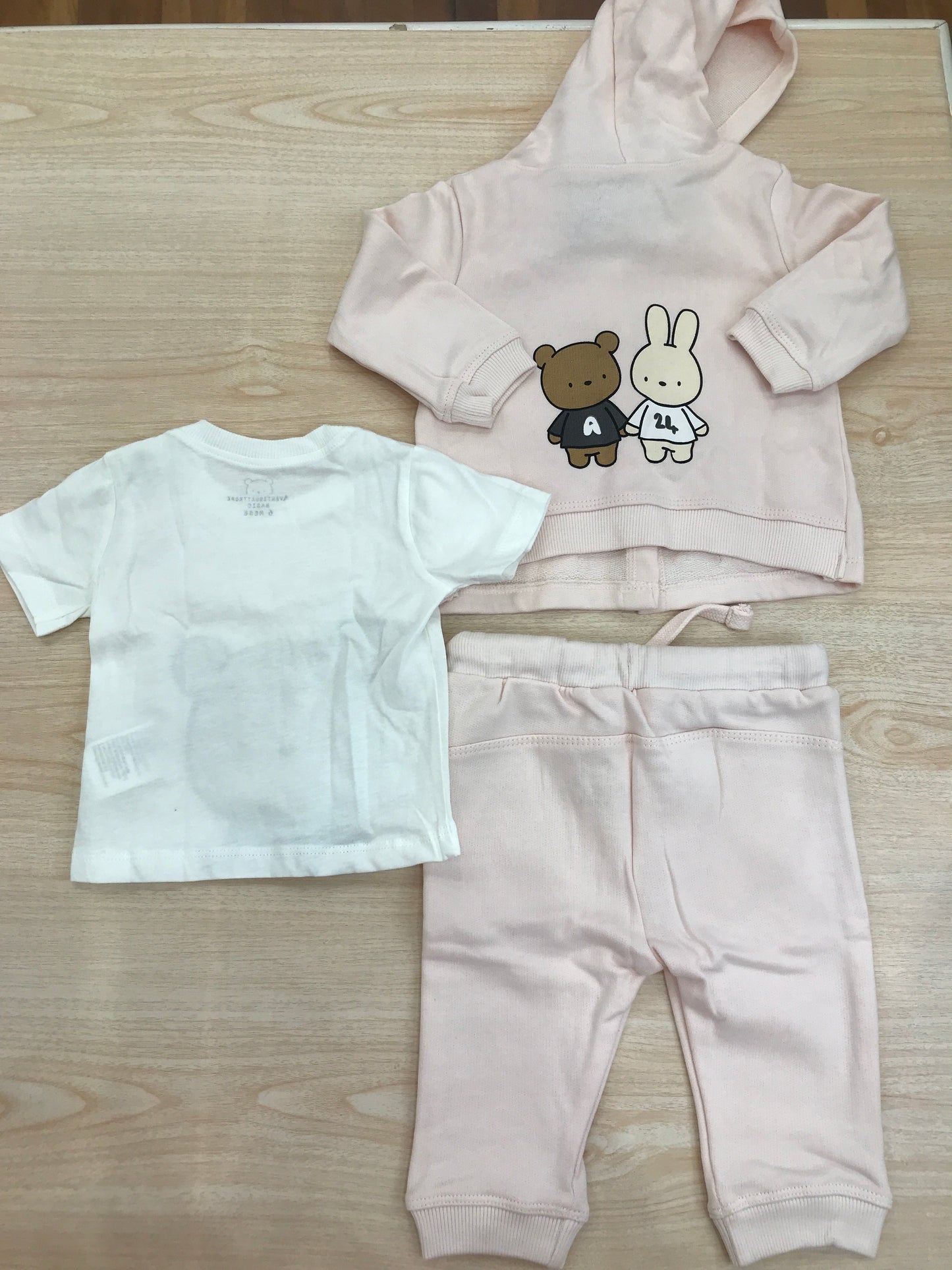 Tuta AVentiQuattrore in cotone rosa tre pezzi t-shirt felpina e pantalone lungo con sacca abbinata decorato da orsetti