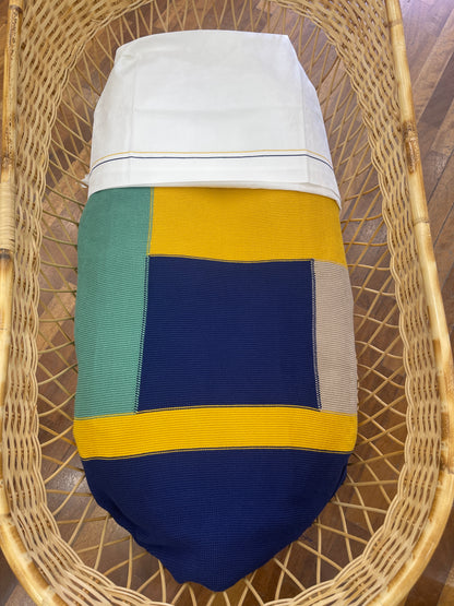 Coperta colori chiari con lenzuolo