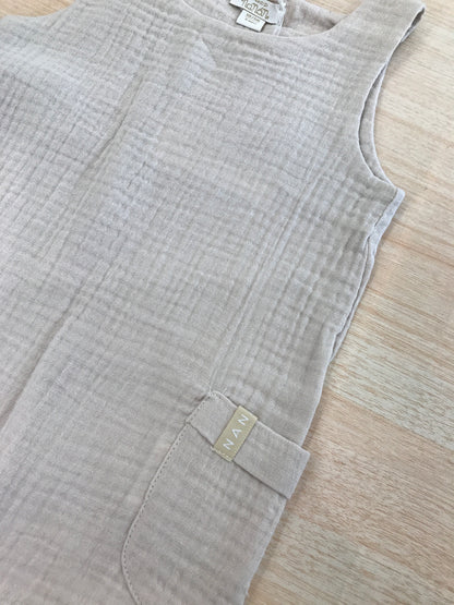 Salopette Nanan in cotone con bretelle con tasche sul davanti