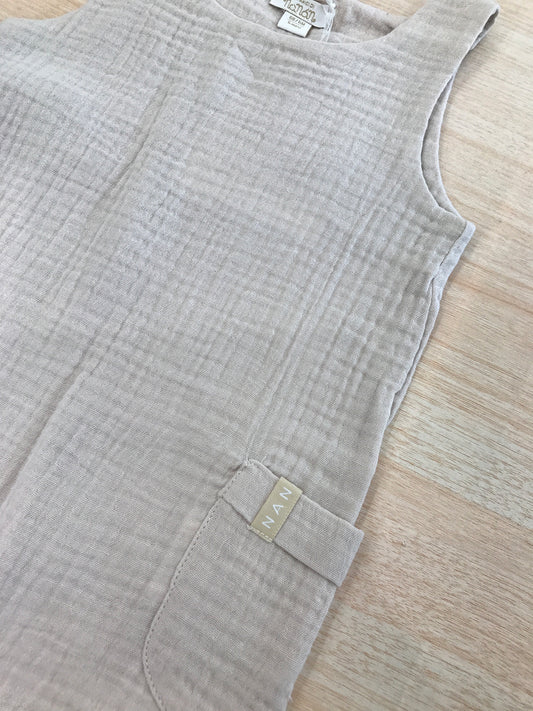 Salopette Nanan in cotone con bretelle con tasche sul davanti