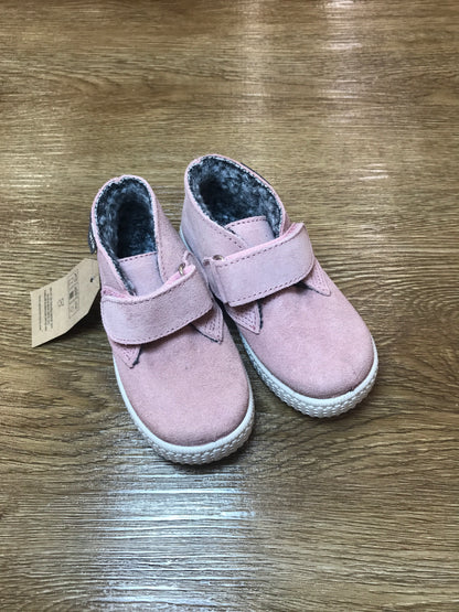 Scarpe Victoria in camoscio rosa con strappo e pelliccia all'interno