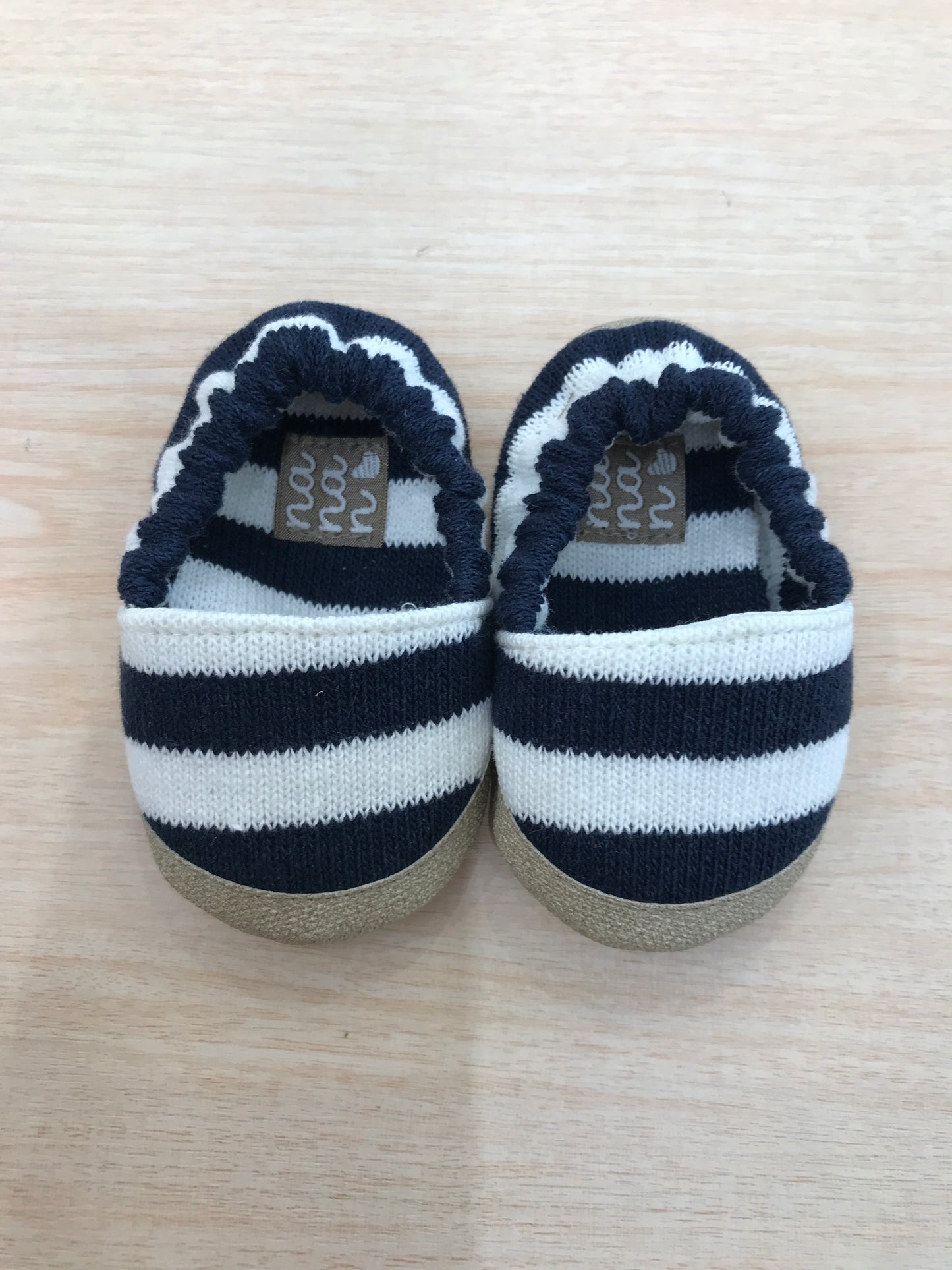 Scarpe Nanan in cotone con elastico sul retro a righe bianche e blu con suola beige estive