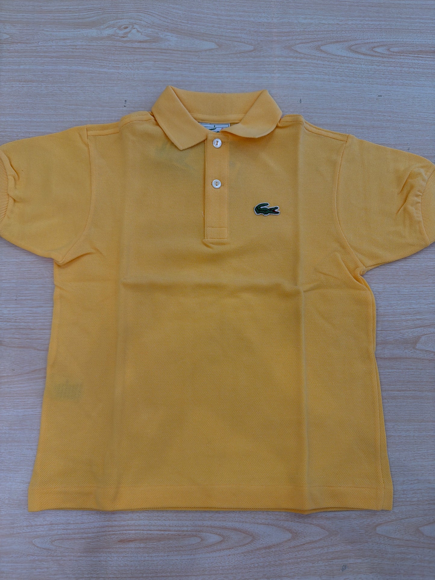 Polo Lacoste in cotone mezza manica con bottoncini e logo ricamato lateralmente unisex