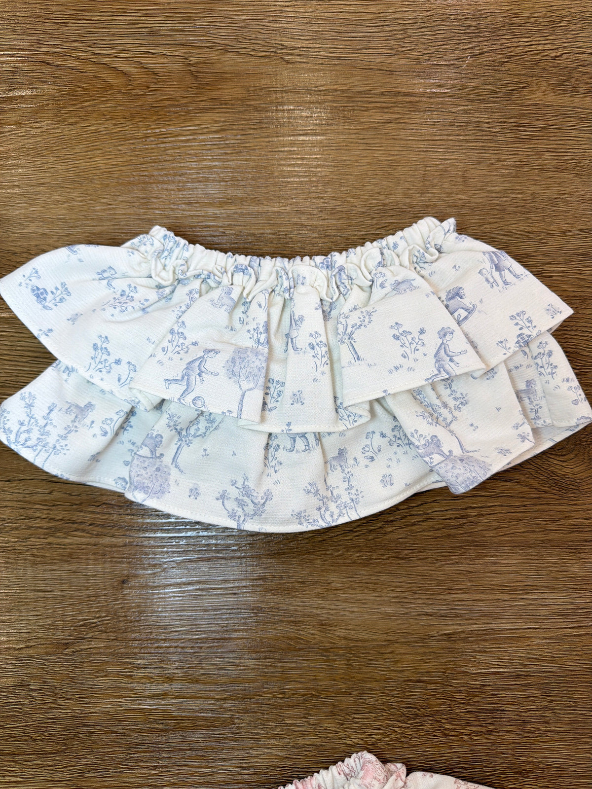 Culotte con doppia balza a fantasia con fiocco sul retro