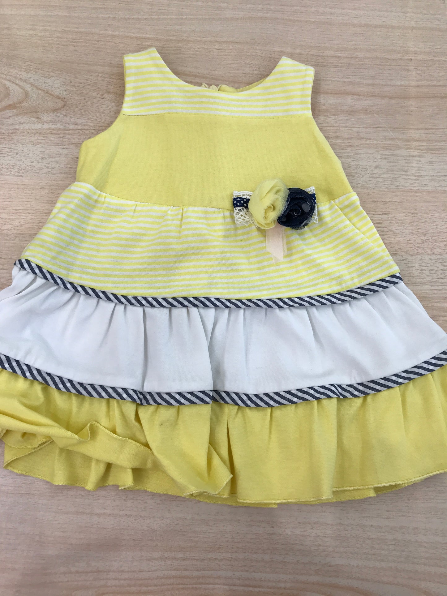 Abito Diva in cotone smanicato giallo con rusche in bianco giallo chiaro con fiori