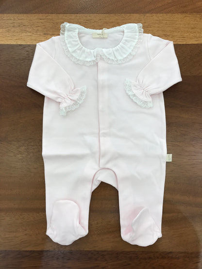 Tutina Baby Gi in cotone rosa manica lunga gamba lunga collo con rusche rifinita da pizzo bianco