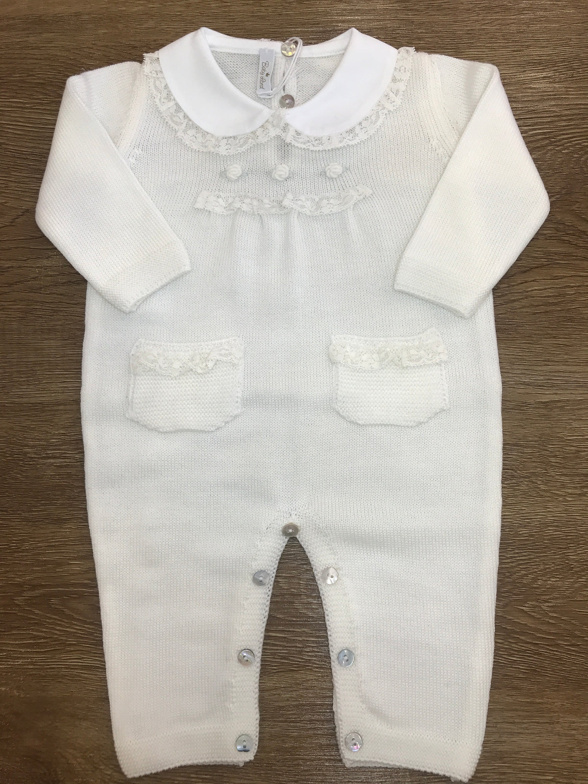 Coordinato Baby Lord set comprende copertina tutina scarpine e cuffietta coordinati da fiocchi e valancienne escluso il lenzuolino dal coordinato