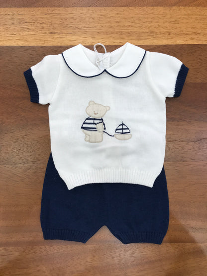 Completo Baby Lord in filo di cotone due pezzi pantalone corto blu scuro mezza manica bianca con collo tondo orsetto centrale con barca