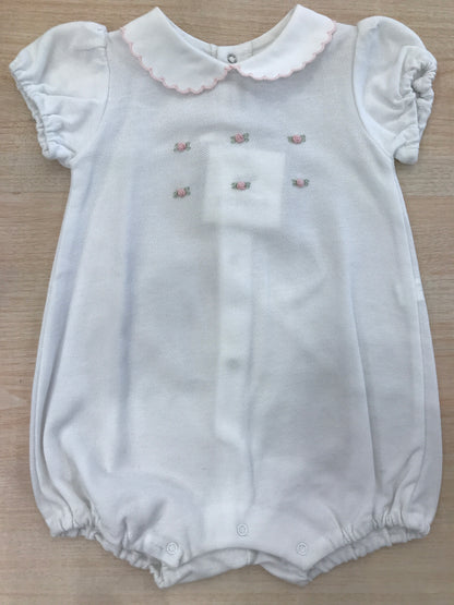 Pagliaccetto Pepecè in cotone bianco con maniche arricciate colletto smerlato e rose ricamate