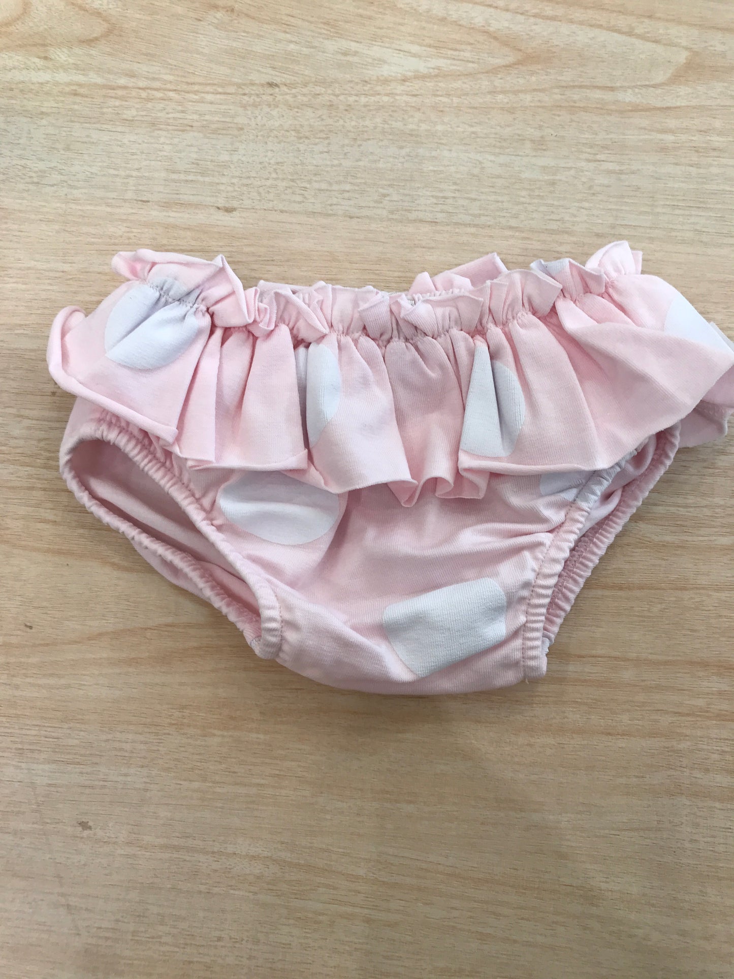 Costume Nanan in cotone rosa con pois bianchi con doppia ruche e fiocco sul retro