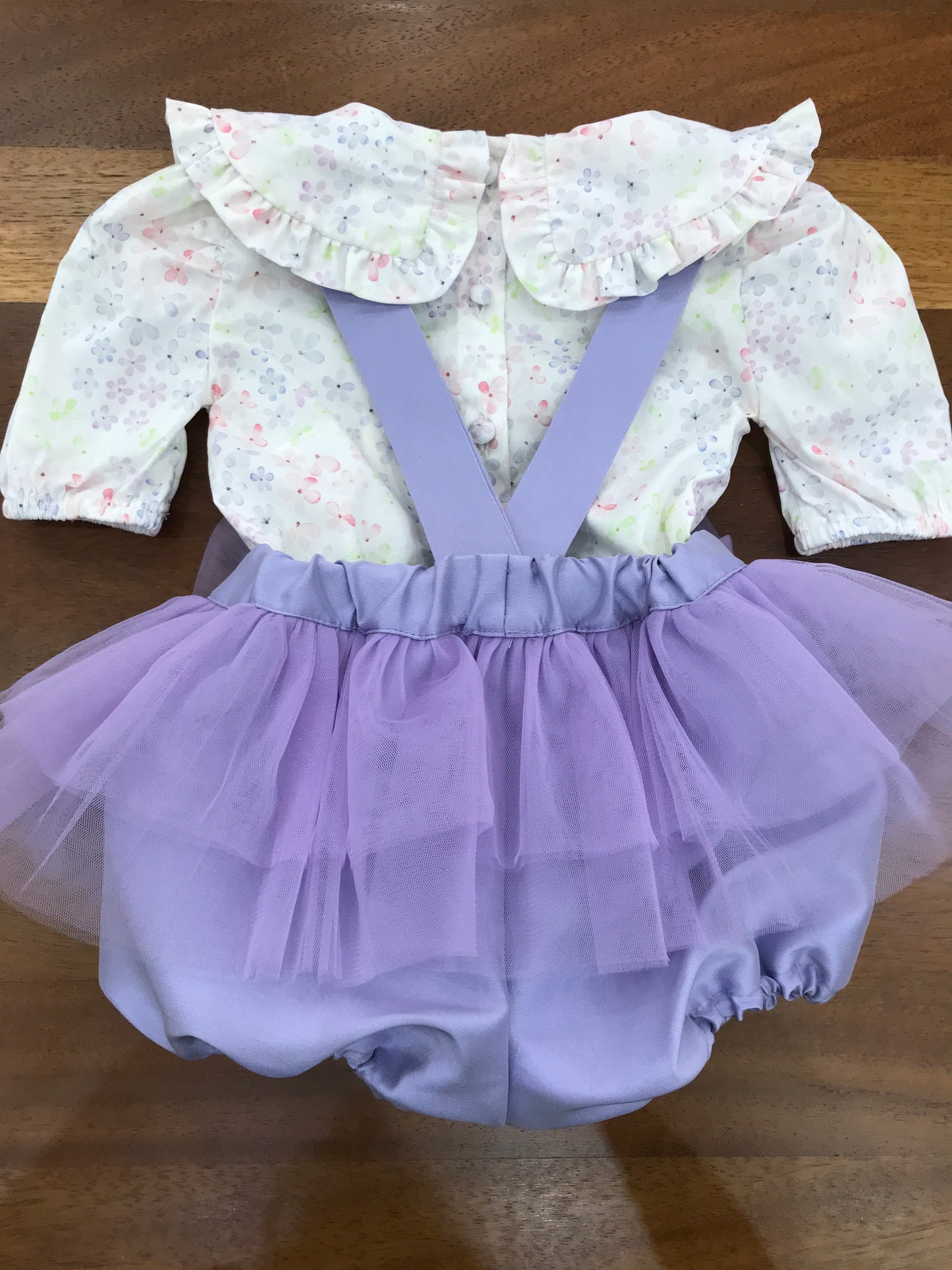 Salopette a'lapage in seta con bretelle con tulle con fiocco sul davanti