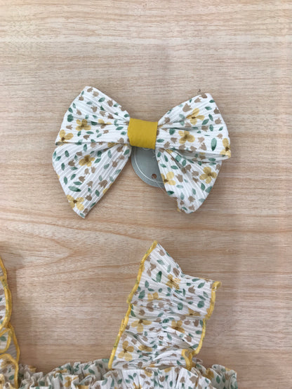 Completo Belan due pezzi casacca con bretelle a fiori con rusche sul corpetto con culotte abbinata