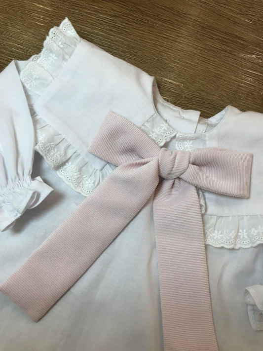 Camicia Fofettes bianca manica lunga con collo con rusche e fiocco in velluto rosa