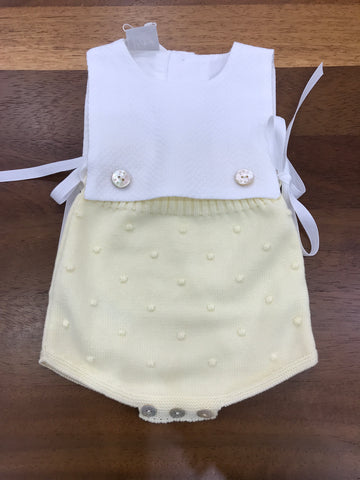 Pagliaccetto Paz Rodriguez in filo bianco e giallo smanicato con pois ricamati sul giallo tono su tono con lacci per fiocchi